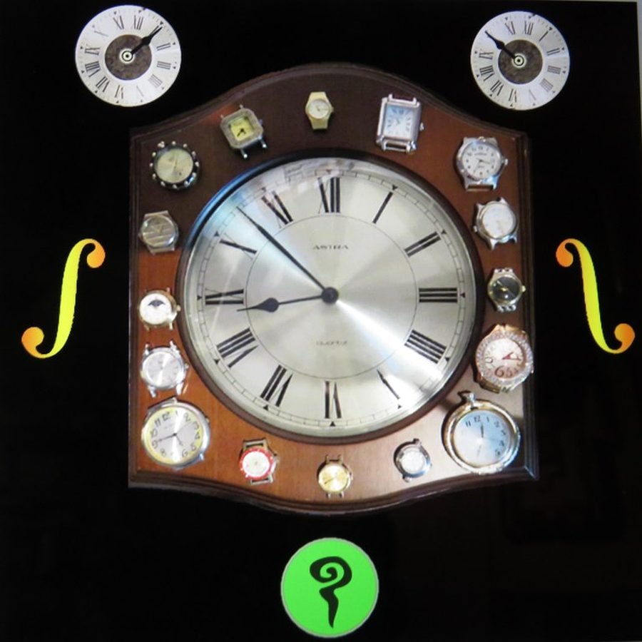 Classic Round Wall Clock at SHIVAM ELECTRONICS online store
